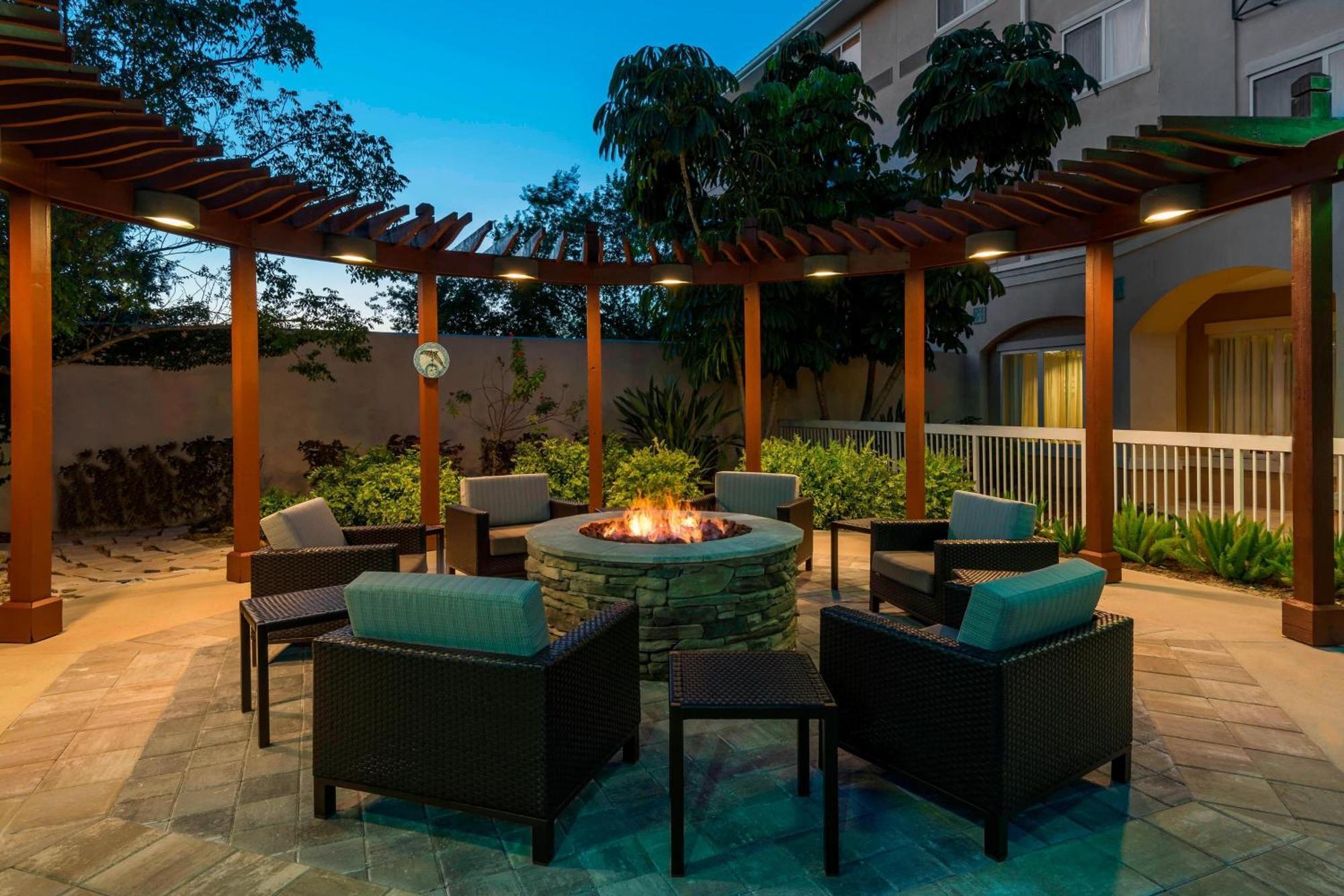 Courtyard Fort Myers At I-75 And Gulf Coast Town Center Estero Exteriér fotografie